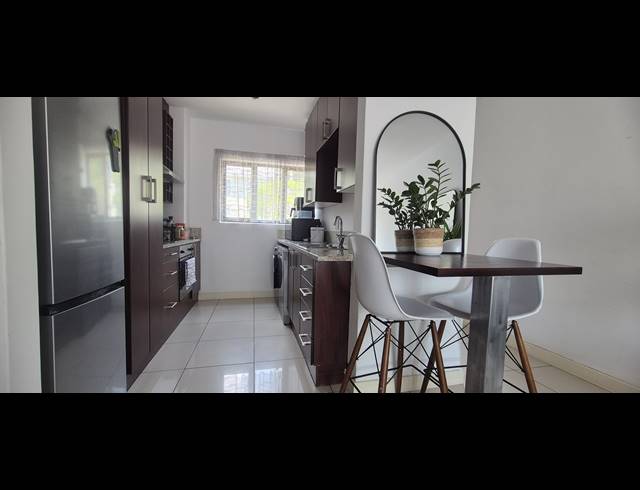 1 BEDROOM APARTMENT FOR SALE IN BRYANSTON